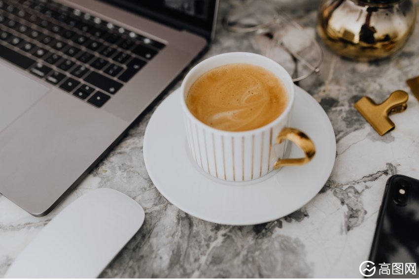 作为老板，我到底是找应届毕业生慢慢培养还是找代理记账公司靠谱呢？